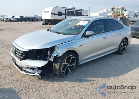 2020 Volkswagen Passat 2.0T R-Line z USA, uszkodzony, nr VIN 1VWMA7A37LC024781